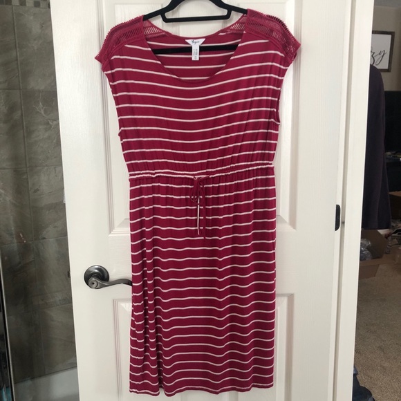 Maternity Dress w/ Lace Shoulders| Thyme Maternity - Picture 3 of 7